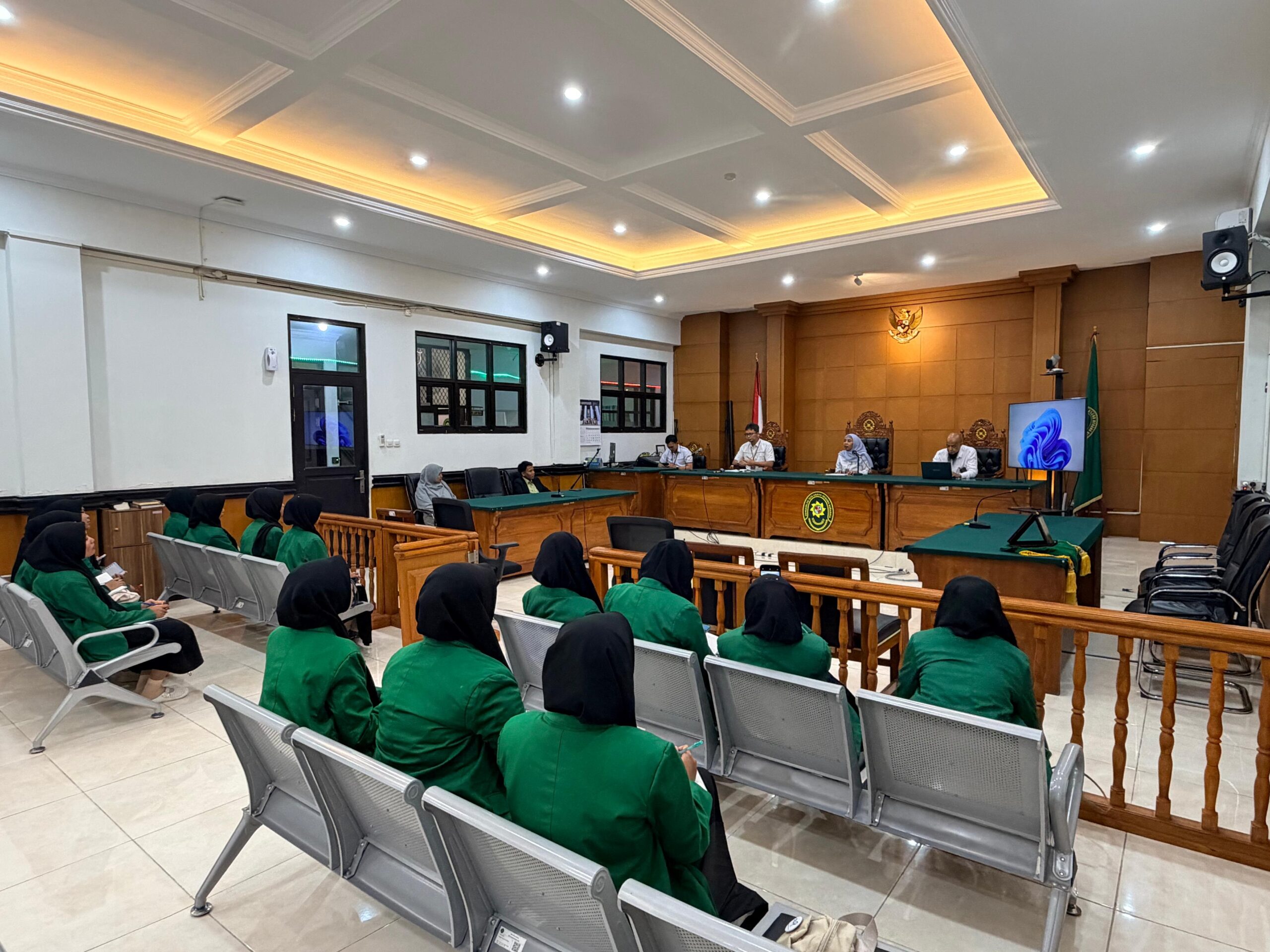 Perkuat Kompetensi Praktik Hukum, Prodi Hukum Tata Negara Institut Darul Ulum Banyuanyar Kunjungi PTUN Surabaya